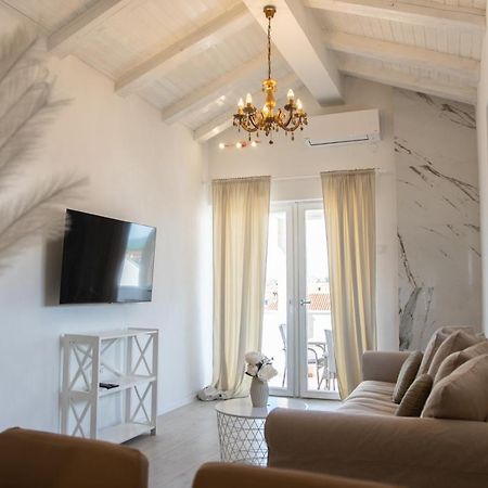 Casa Tosic Apartment Ровин Екстериор снимка