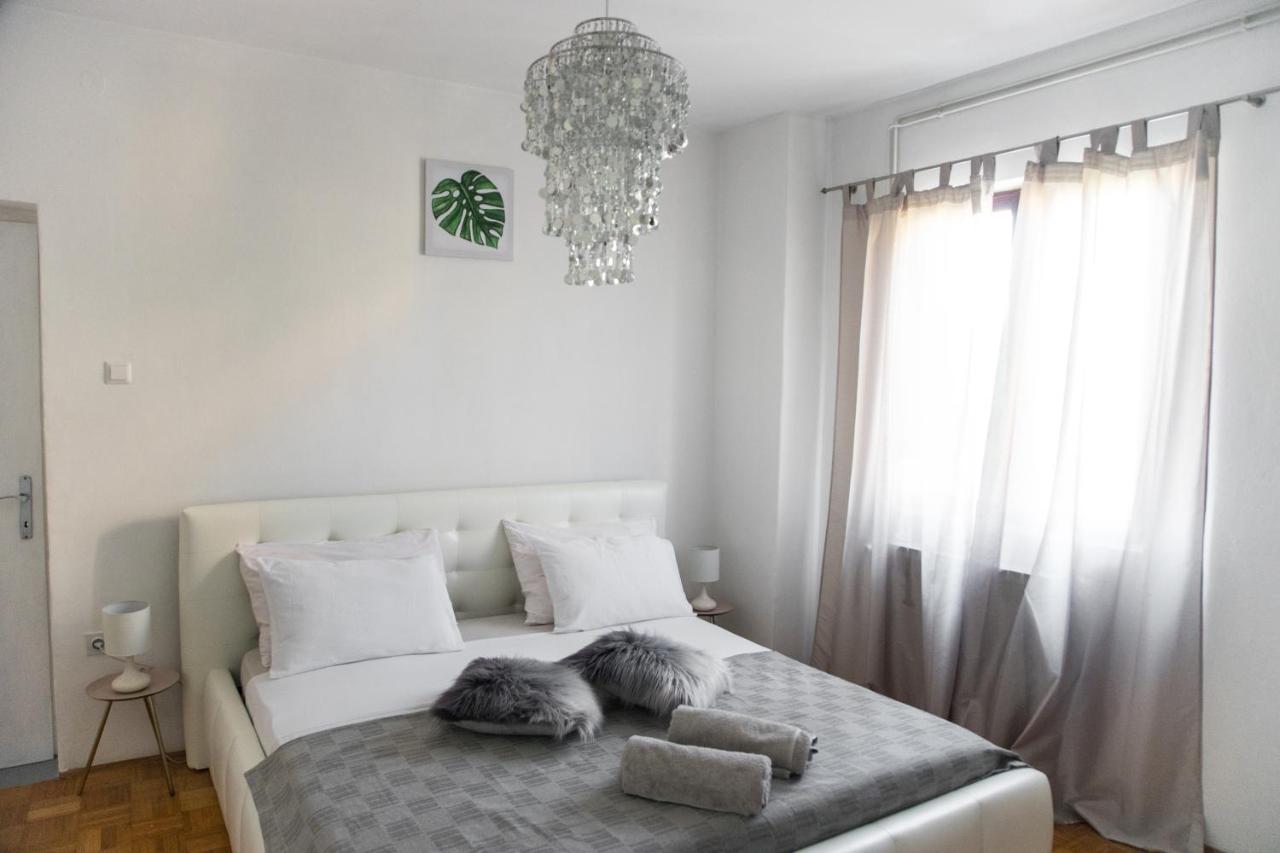 Casa Tosic Apartment Ровин Екстериор снимка