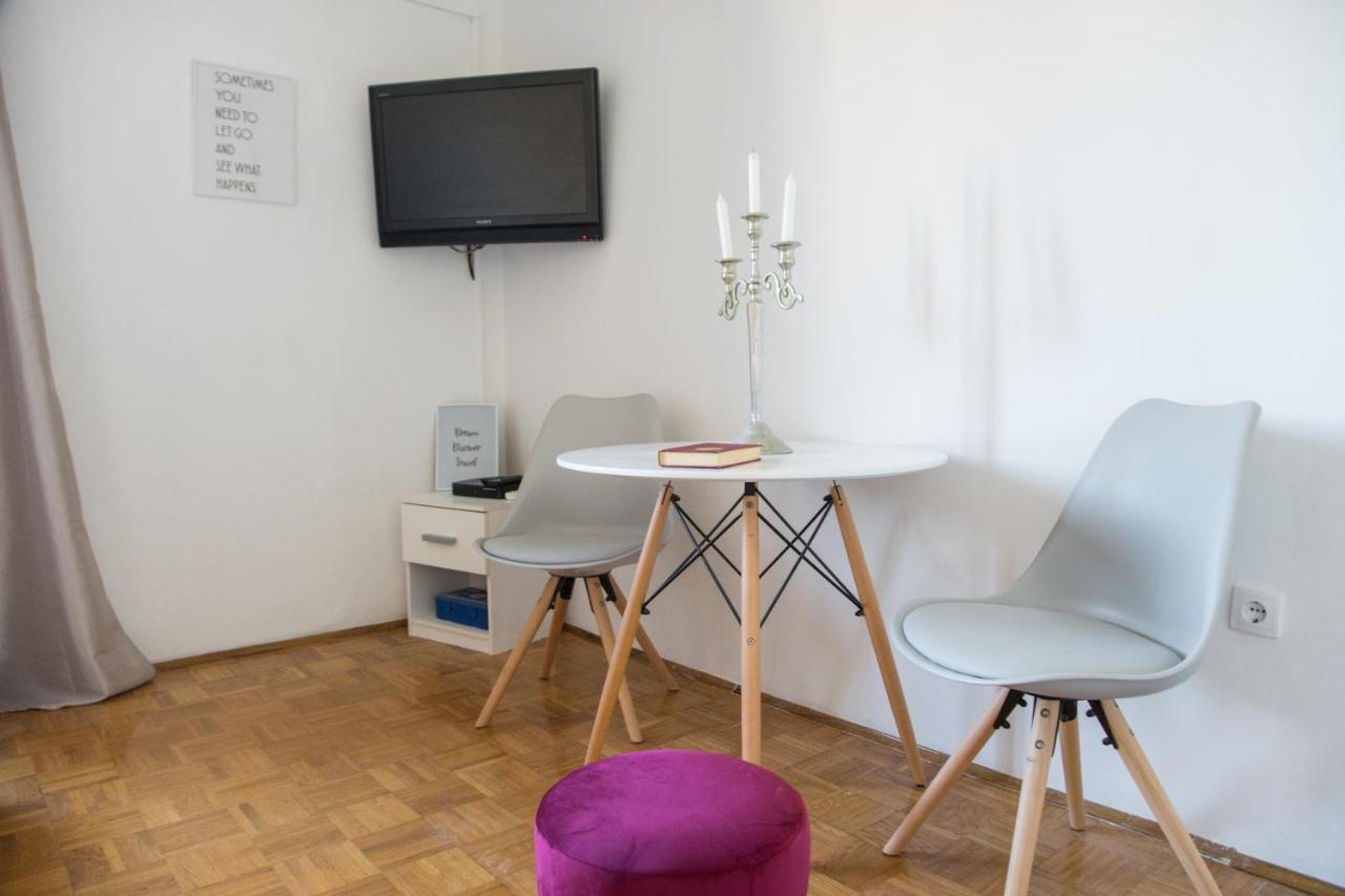 Casa Tosic Apartment Ровин Екстериор снимка