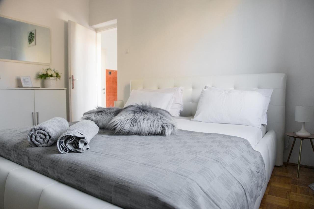 Casa Tosic Apartment Ровин Екстериор снимка