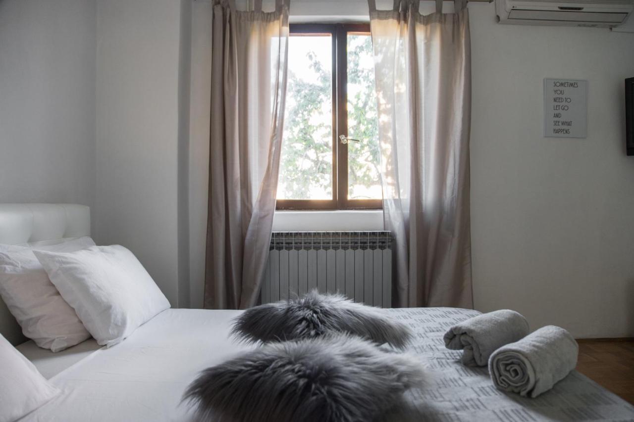 Casa Tosic Apartment Ровин Екстериор снимка
