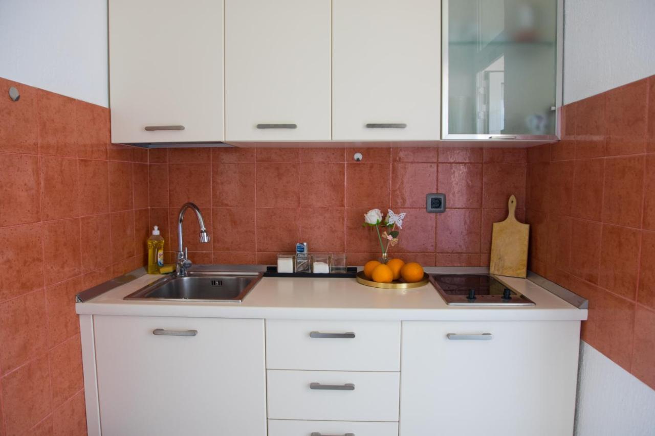 Casa Tosic Apartment Ровин Екстериор снимка