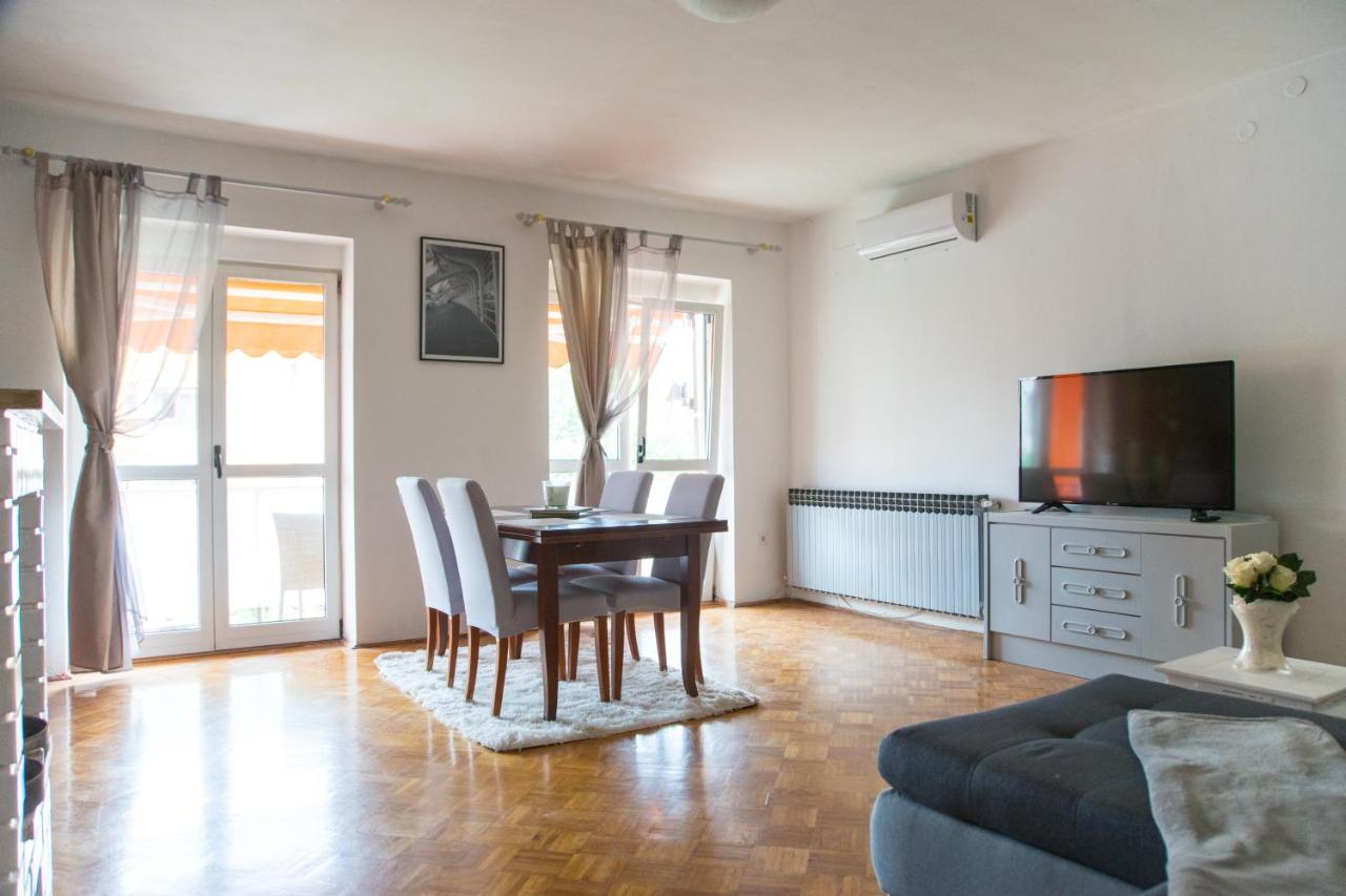 Casa Tosic Apartment Ровин Екстериор снимка