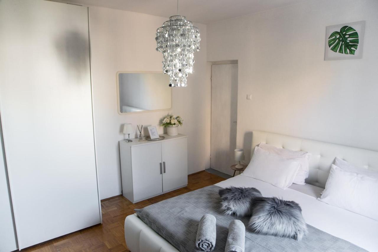 Casa Tosic Apartment Ровин Екстериор снимка