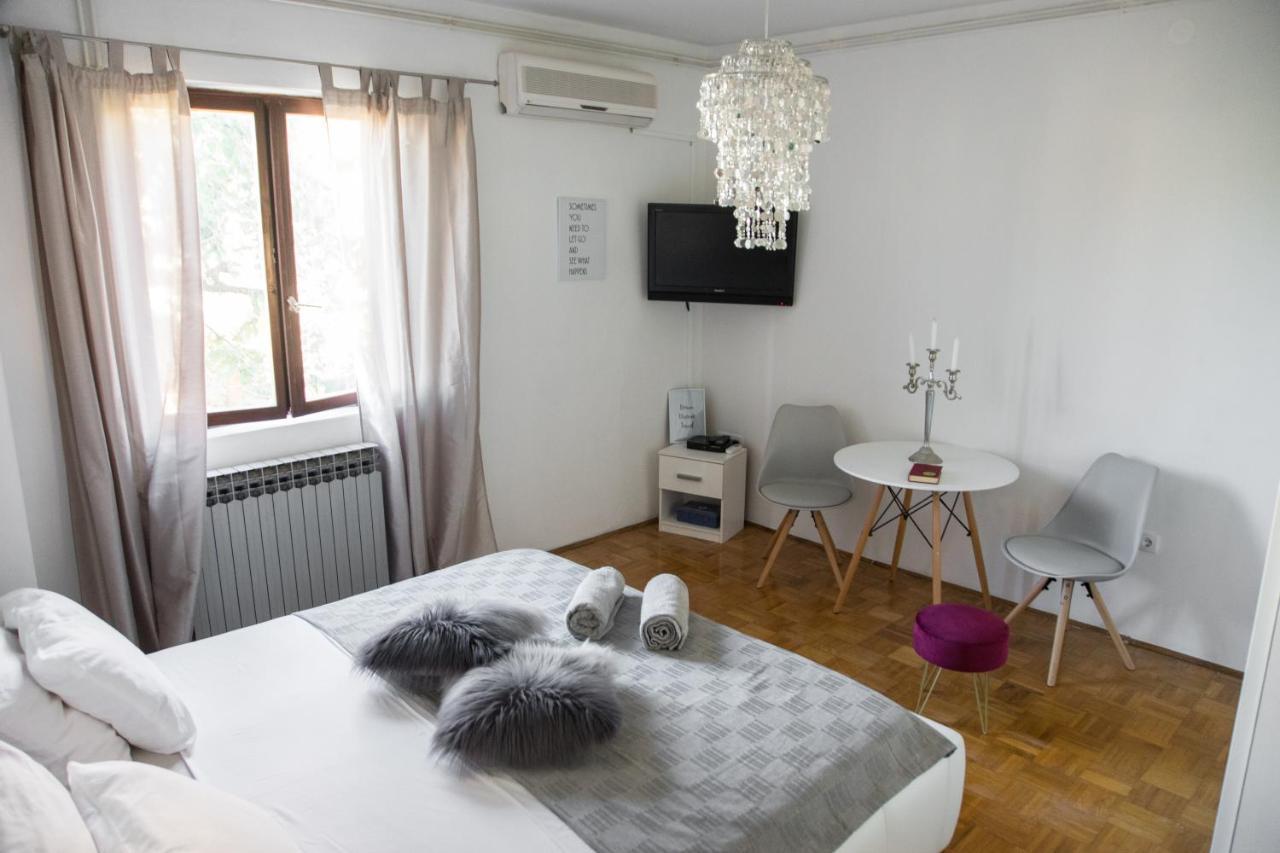 Casa Tosic Apartment Ровин Екстериор снимка