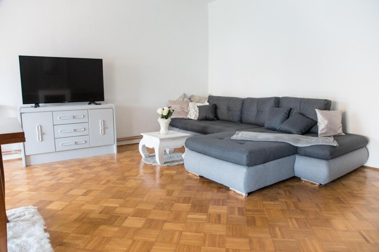 Casa Tosic Apartment Ровин Екстериор снимка
