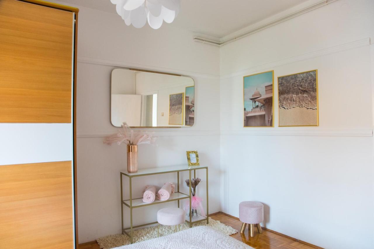 Casa Tosic Apartment Ровин Екстериор снимка