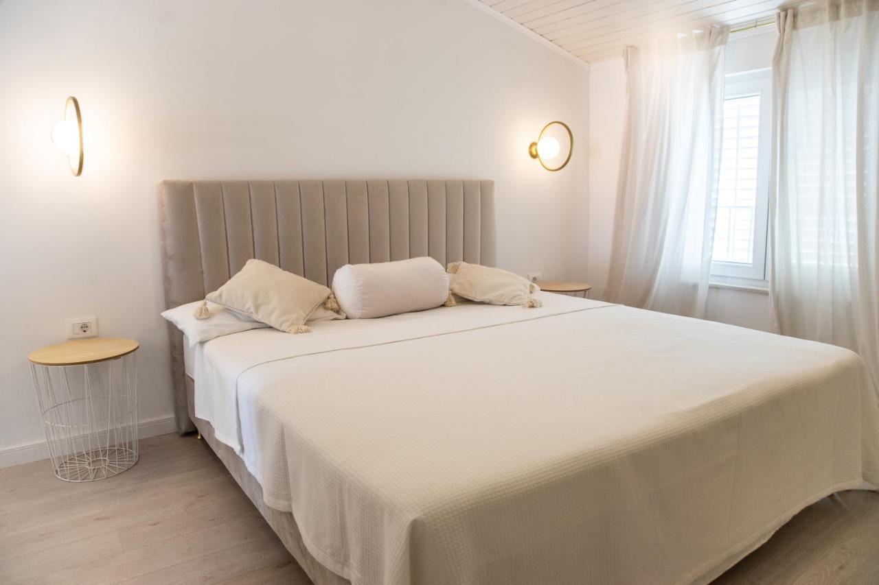 Casa Tosic Apartment Ровин Екстериор снимка