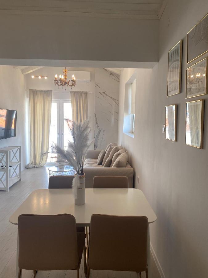 Casa Tosic Apartment Ровин Екстериор снимка