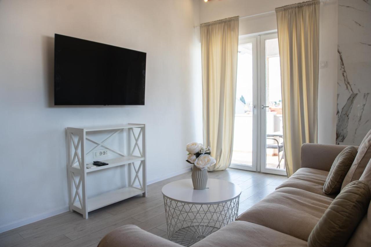 Casa Tosic Apartment Ровин Екстериор снимка