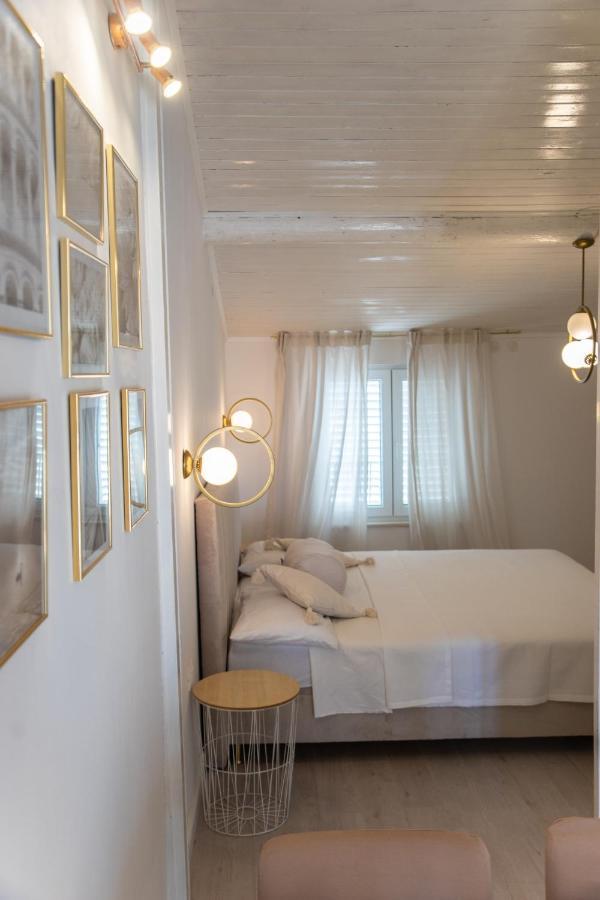 Casa Tosic Apartment Ровин Екстериор снимка