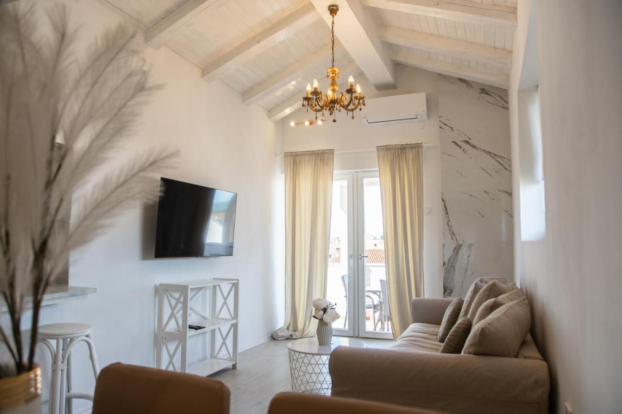 Casa Tosic Apartment Ровин Екстериор снимка