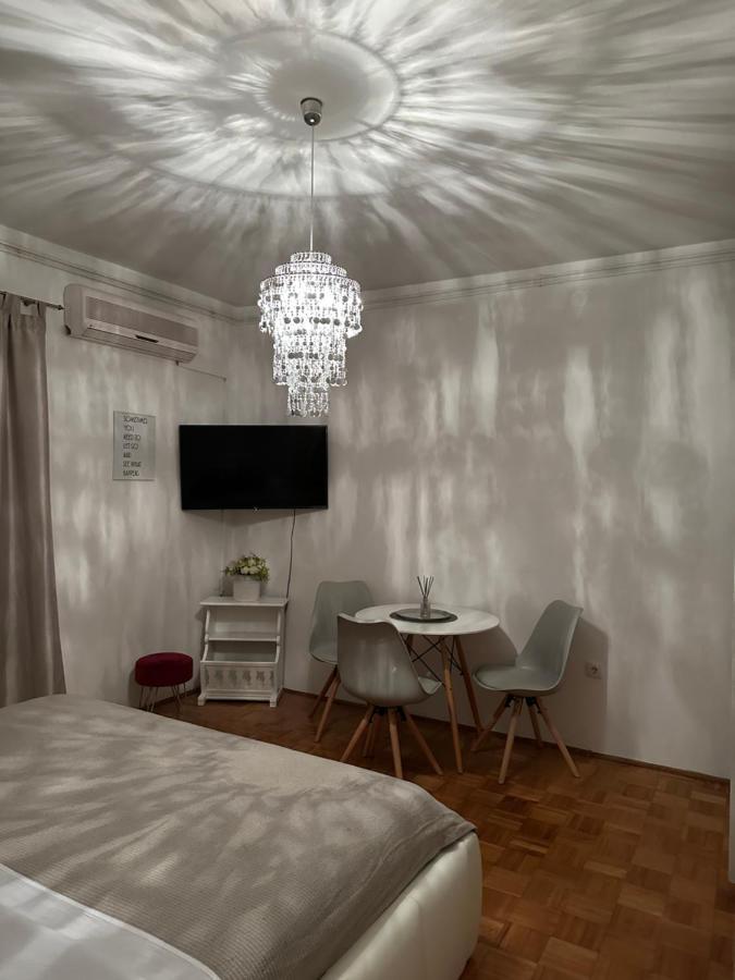 Casa Tosic Apartment Ровин Екстериор снимка